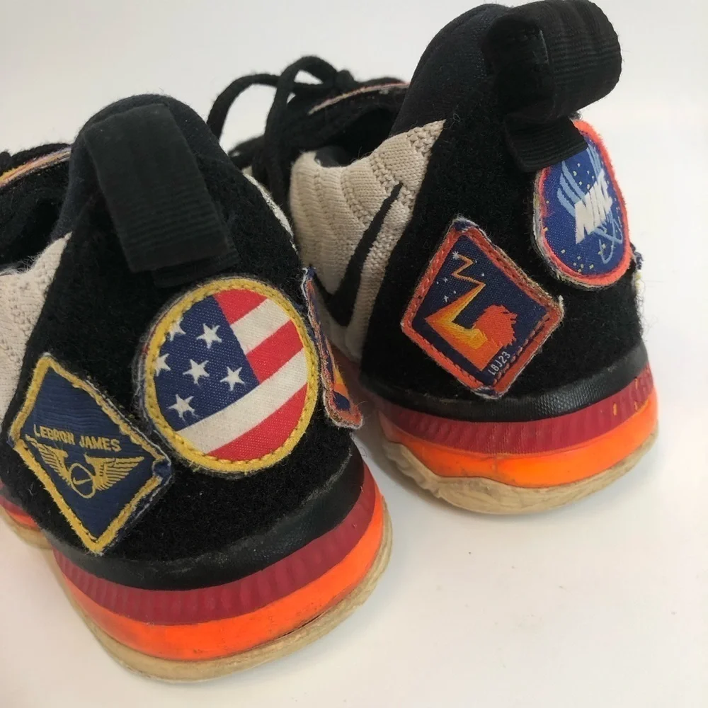 Nike LeBron 16 GS 'Space Travel’ Kid’s Sneaker